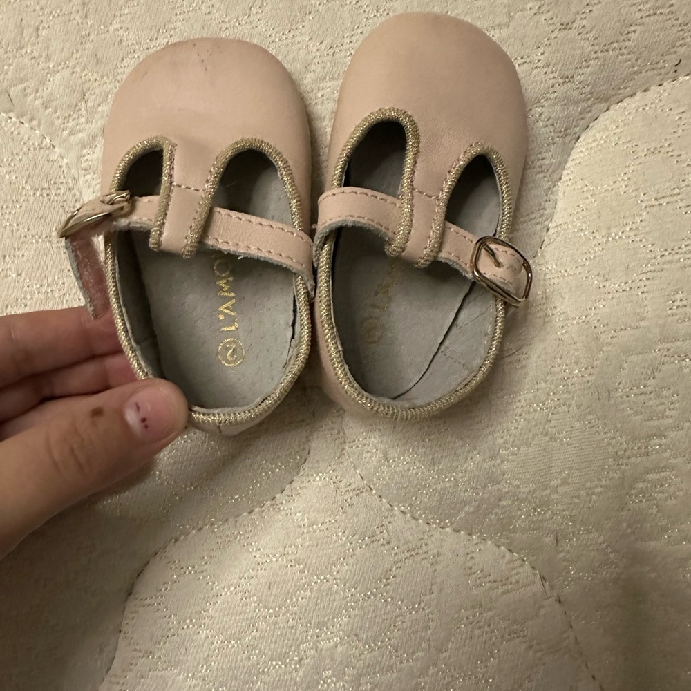 Evie Napa Leather Girls T-Strap Mary Jane Crib Shoe (Infant)